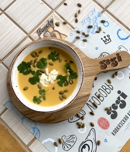 Тыквенный суп с брынзой и кинзой